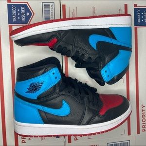 Jordan 1 high unc to chi size 9 Wmns